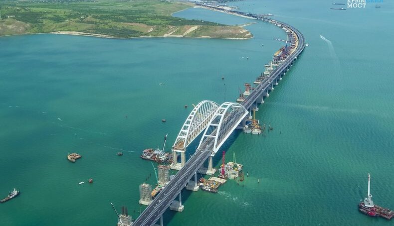 Песков: призывы разбомбить Крымский мост — это безумие