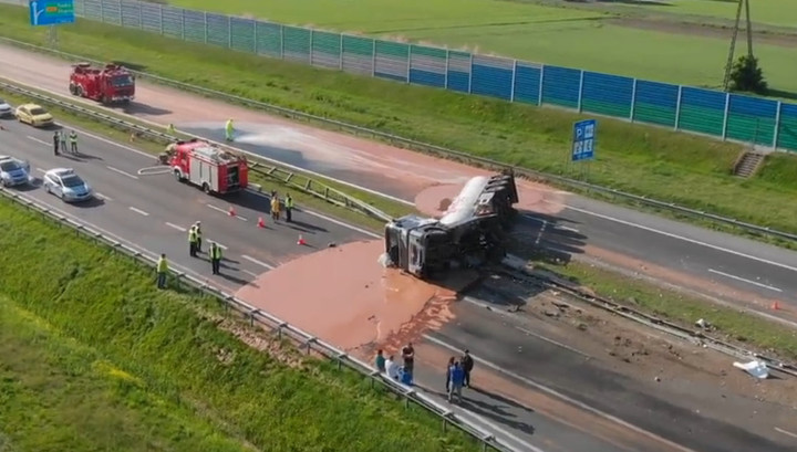 Автомобильное шоссе в Польше затопило жидким шоколадом