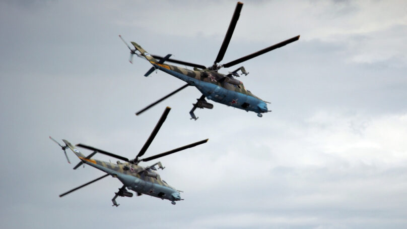 Экипажи вертолетов Ми-24 провели ракетно-пушечные стрельбы
