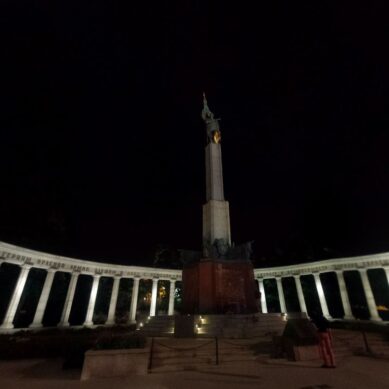 В Вене хотели осквернить памятник советским воинам, но российские туристы прогнали вандалов