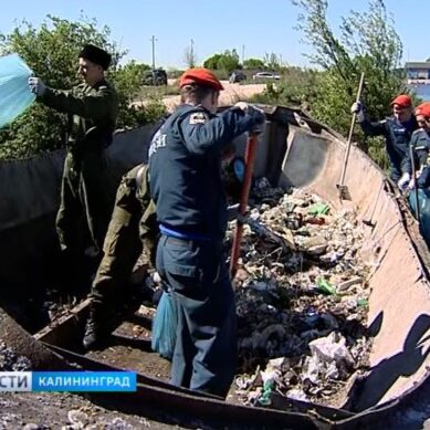 Калининградцы собрали на побережье целый контейнер мусора