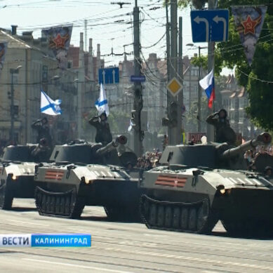Легендарный Т-34 и комплекс «Искандер»: какую технику показали на параде Победы в Калининграде