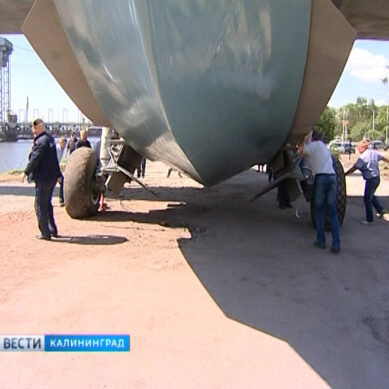 В Музее Мирового океана переставили самолёт-амфибия  БЕ-12