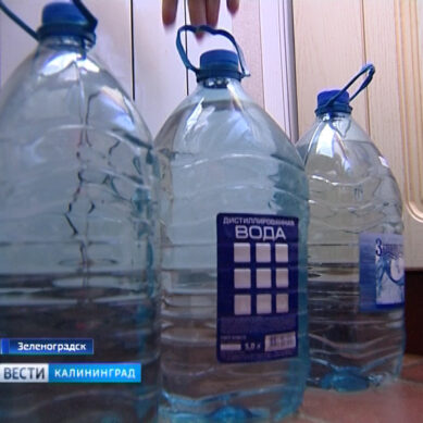 Заставили мыться по расписанию: Сотни жителей Зеленоградска остались практически без воды
