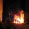 В Калининграде загорелась машина, огонь повредил соседнее здание