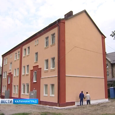 Капитальный ремонт дома на улице Товарной в Калининграде проверила специальная комиссия