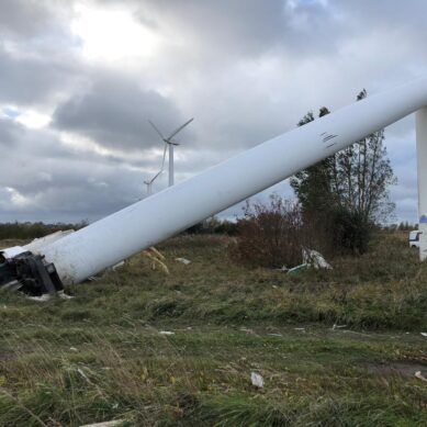 В «Калининградской генерирующей компании» прокомментировали падение ветряка в Куликово