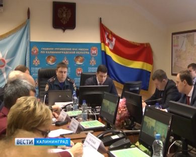 Губернатор наградил сотрудников МЧС