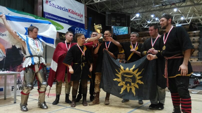 «Мы бились как тигры!»: калининградцы победили на международном турнире по средневековым боям