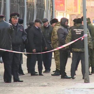 СК: На входе в здание ФСБ в Архангельске подорвал себя 17-летний парень