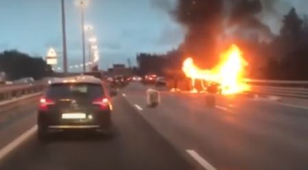 Пассажиры микроавтобуса сгорели в ДТП в Санкт-Петербурге