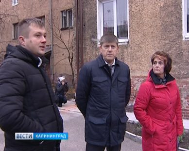 Андрей Кропоткин проверил ход выполнение работ по капремонту на улице Ольштынской