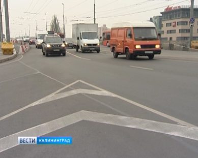 Состояние опор эстакадного моста в Калининграде вызывает опасение у властей