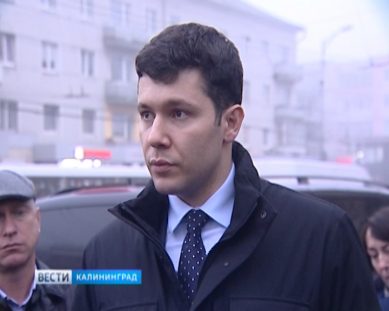 Антон Алиханов посетил ремонт дороги на улице Шатурской