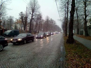Авария парализовала движение на улице Тельмана в Калининграде (видео)