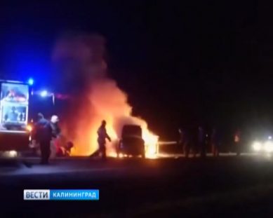 На трассе Калининград — Нестеров инспекторы ДПС спасли виновника ДТП из горящего авто