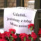 Калининградцы несут цветы к генеральному консульству Польши