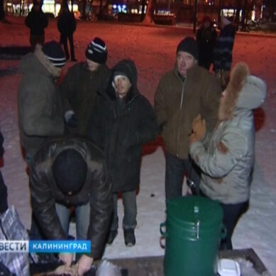 В Калининграде волонтёры раздали тёплую одежду и горячую пищу людям, оказавшимся в трудной жизненной ситуации
