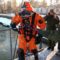 В гавани Балтийска военные ныряльщики соревнуются в водолазном многоборье