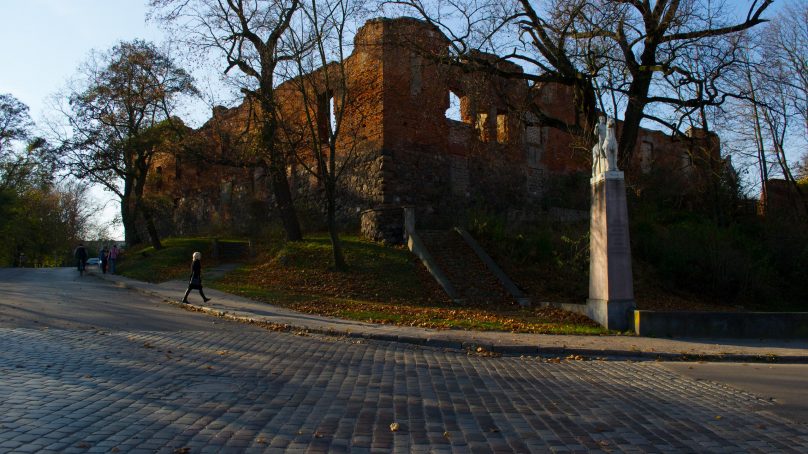 В центре Черняховска благоустроят заброшенную территорию