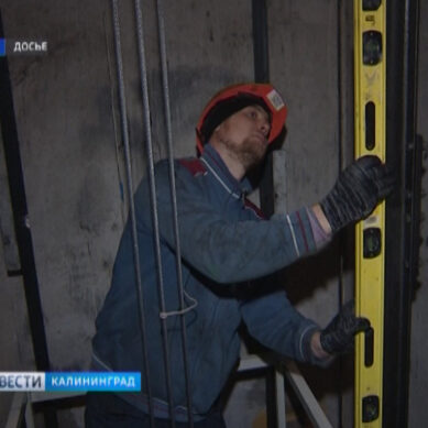 В течение 4-х месяцев в калининградских домах планируют заменить 50 старых лифтов