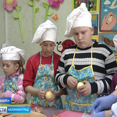 В Гвардейске для детей провели мастер-класс по лепке сибирских пельменей