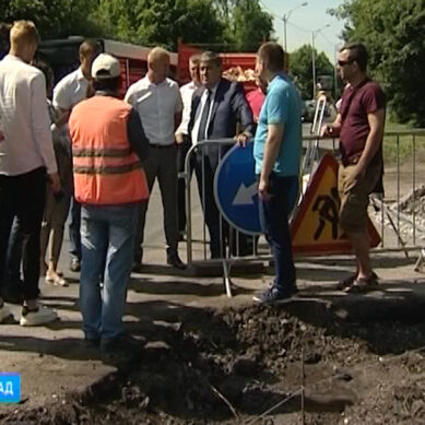 Алексей Силанов проконтролировал ход ремонта тротуаров