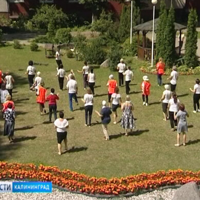 Постояльцы Дома ветеранов присоединились к танцевальному марафону