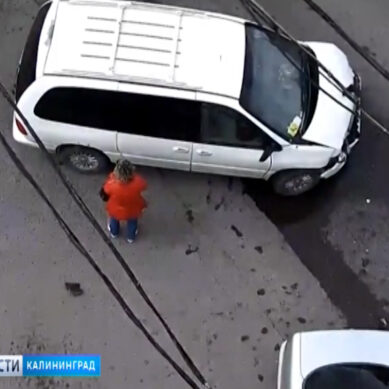 На Ленинском проспекте столкнулись два автомобиля
