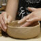 Прикосновение к глине: В Калининграде слабовидящие люди постигают гончарное искусство