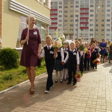 В школе на ул. Аксакова прошла первая торжественная линейка