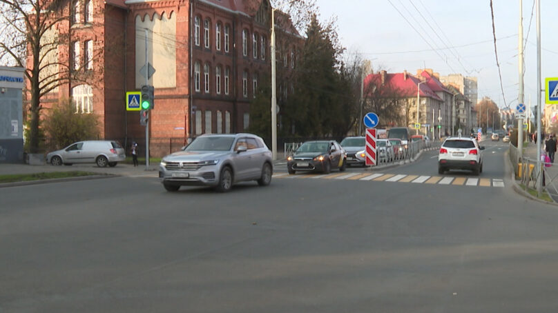 В Калининграде в конце ул. Горького вновь изменилась схема движения транспорта