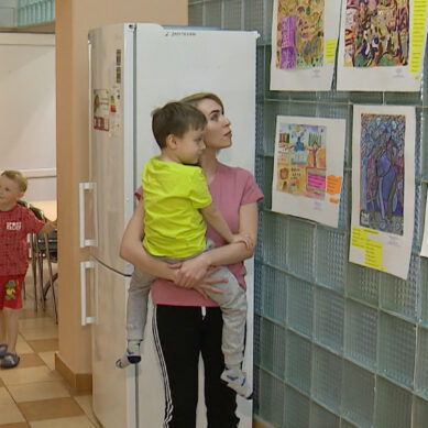 В Детской областной больнице открыли выставку «Дети — детям»
