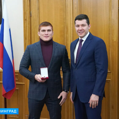 Антон Алиханов поздравил Мусу Евлоева с завоеванием второго титула чемпиона мира