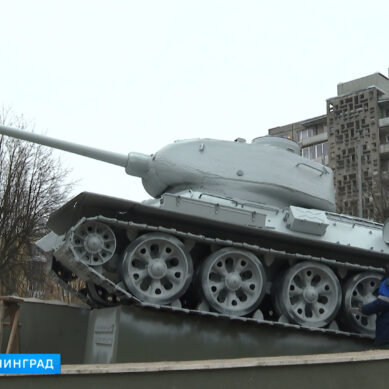 Танк Т-34 на ул. Соммера поменял свой цвет