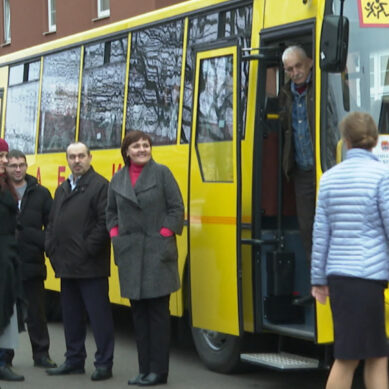 Школам Калининградской области подарили новые автобусы