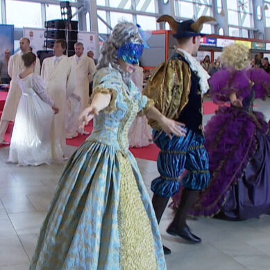 В здании аэропорта Храброво состоялся костюмированный бал