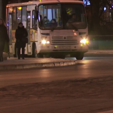 Водитель рейсового автобуса продолжил ехать, несмотря на задымление в салоне: СК организует проверку