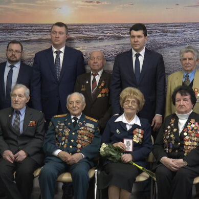 В Калининградской области вручили первые юбилейные медали в честь 75-летия Победы