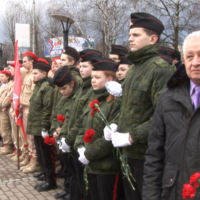 Ветераны, кадеты и юнармейцы почтили память генерала армии Ивана Черняховского