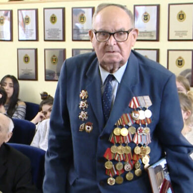 В Калининграде фронтовика Владимира Никулина поздравили с 98-летием