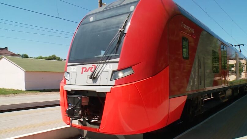 В Калининград доставили ещё один электропоезд «Ласточка»