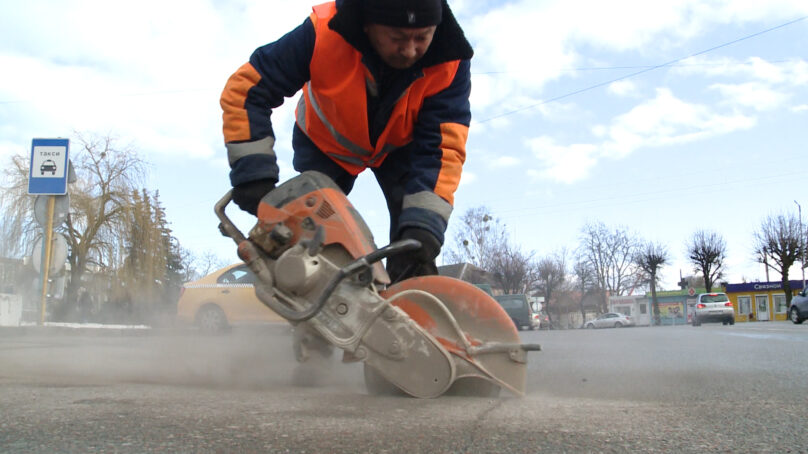 С наступлением тепла в Калининграде возобновляют ремонт дорог