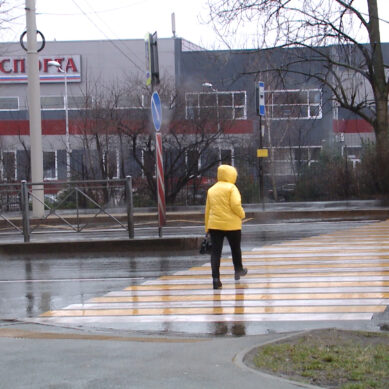 Пешеходный переход на пресечении ул. Горького-Первомайской оборудуют шумовыми полосами