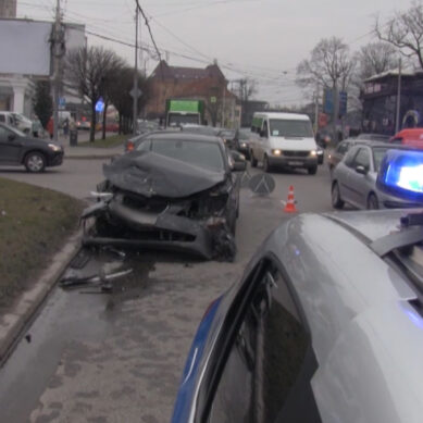 В результате ДТП на ул. Черняховского пострадали 2 человека