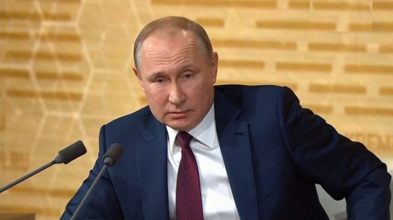 Путин подписал указ о продлении срока действия истекающих водительских прав и паспортов