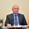 Путин: Доплаты медикам, работающим с COVID-19, сохранятся в прежнем объёме ещё на месяц
