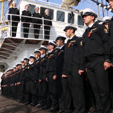 На барке «Крузенштерн» отдали почести российским морякам, сражавшимся и погибшим в Чёрном море