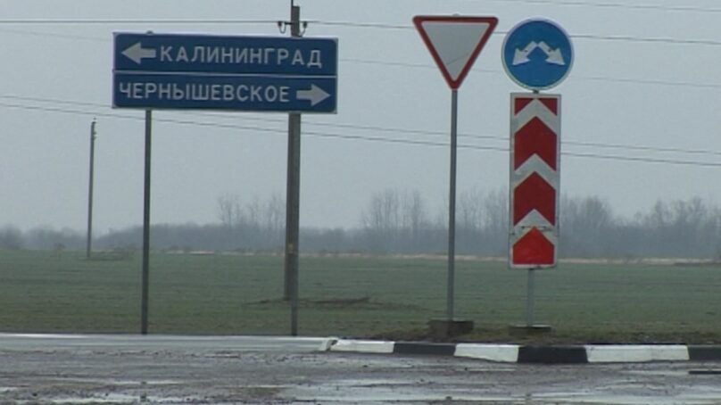 На границе России с Литвой скопилась многокилометровая очередь из фур