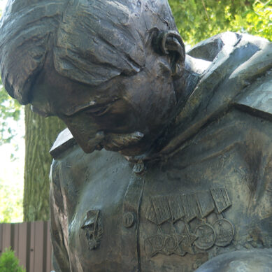 На Братской могиле советских воинов в посёлке Переславское появилась новая скульптура